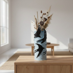 Vase artisanal hirondelles | Sculpture argile bleue | Déco oiseaux rel