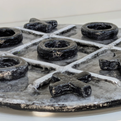 Jeu de morpion artisanal en argile – Pièce unique