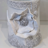 Vase Upcyclé Verre et Céramique Blanche - Fleur en Relief Fait Main