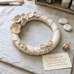 Couronne décorative Argile & Résine 14cm – Déco Murale Artisanale