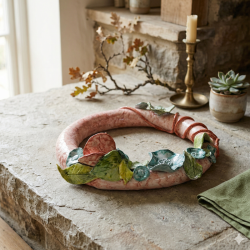 Couronne Décorative Artisanale en Terre et Résine – Peinte à la Main.