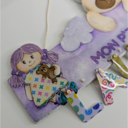 Déco Murale Prénom "Poupée & Ourson" - Argile & Résine - 45€