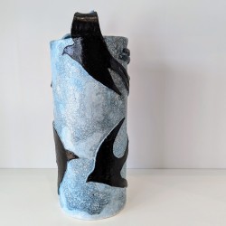 Vase artisanal hirondelles | Sculpture argile bleue | Déco oiseaux rel