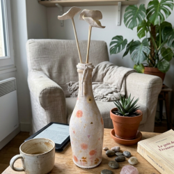 Vase Soliflore Upcyclé Motif Fleuri Craquelé & Ses Fleurs Assorties