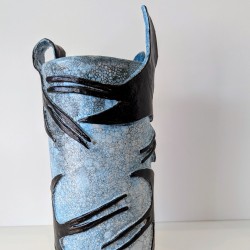 Vase artisanal hirondelles | Sculpture argile bleue | Déco oiseaux rel