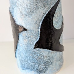 Vase artisanal hirondelles | Sculpture argile bleue | Déco oiseaux rel